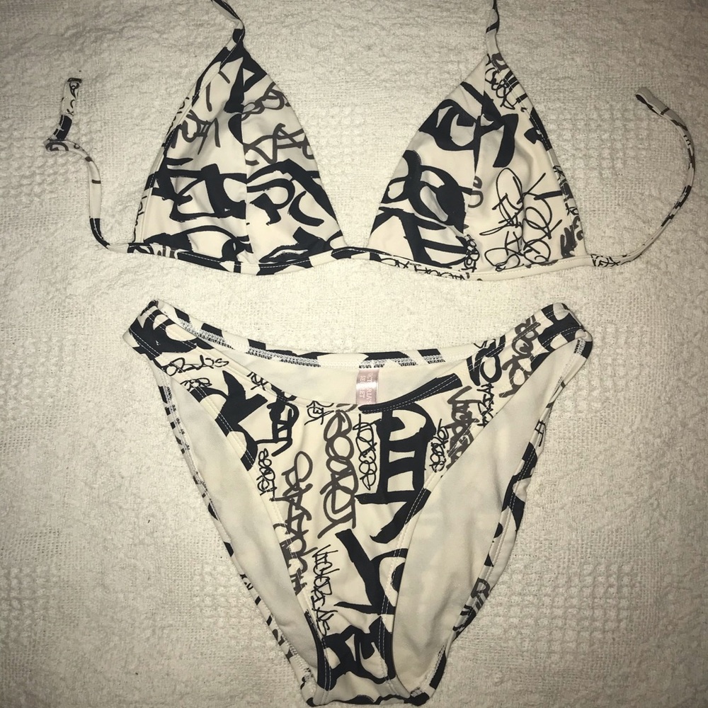 Victoria’s Secret bikini set